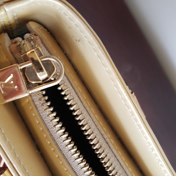 Louis Vuitton - Picture 7 of 16